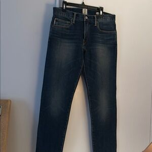 Slim Blue Jeans with Subtle Fading and High-Quality Denim
